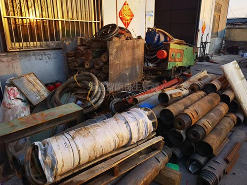 公司回收2臺180反井鉆機，4個反井鉆大鉆頭