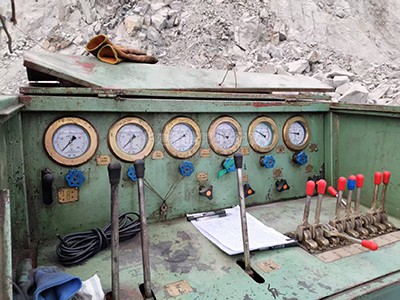 反井鉆機(jī)擴(kuò)孔運(yùn)行及故障處理